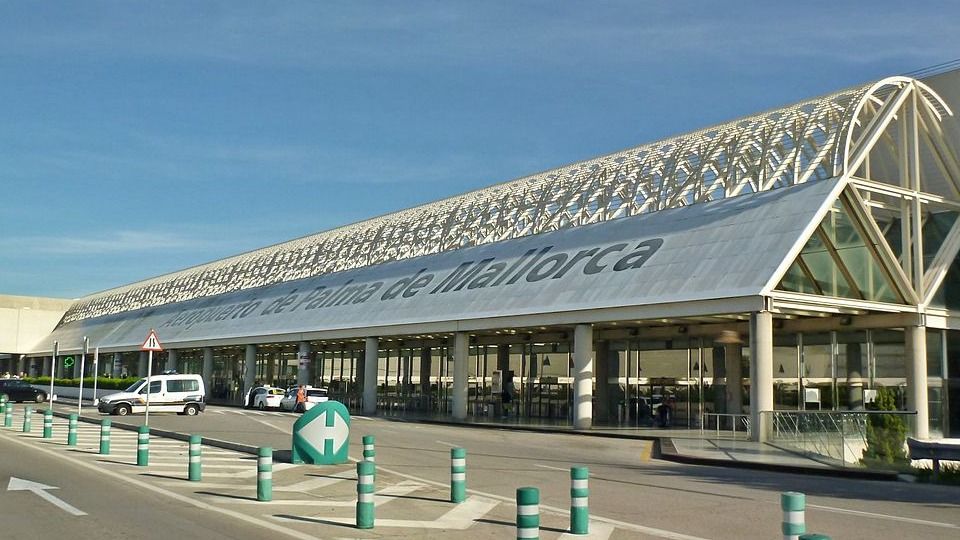 Mallorca airport meeting point